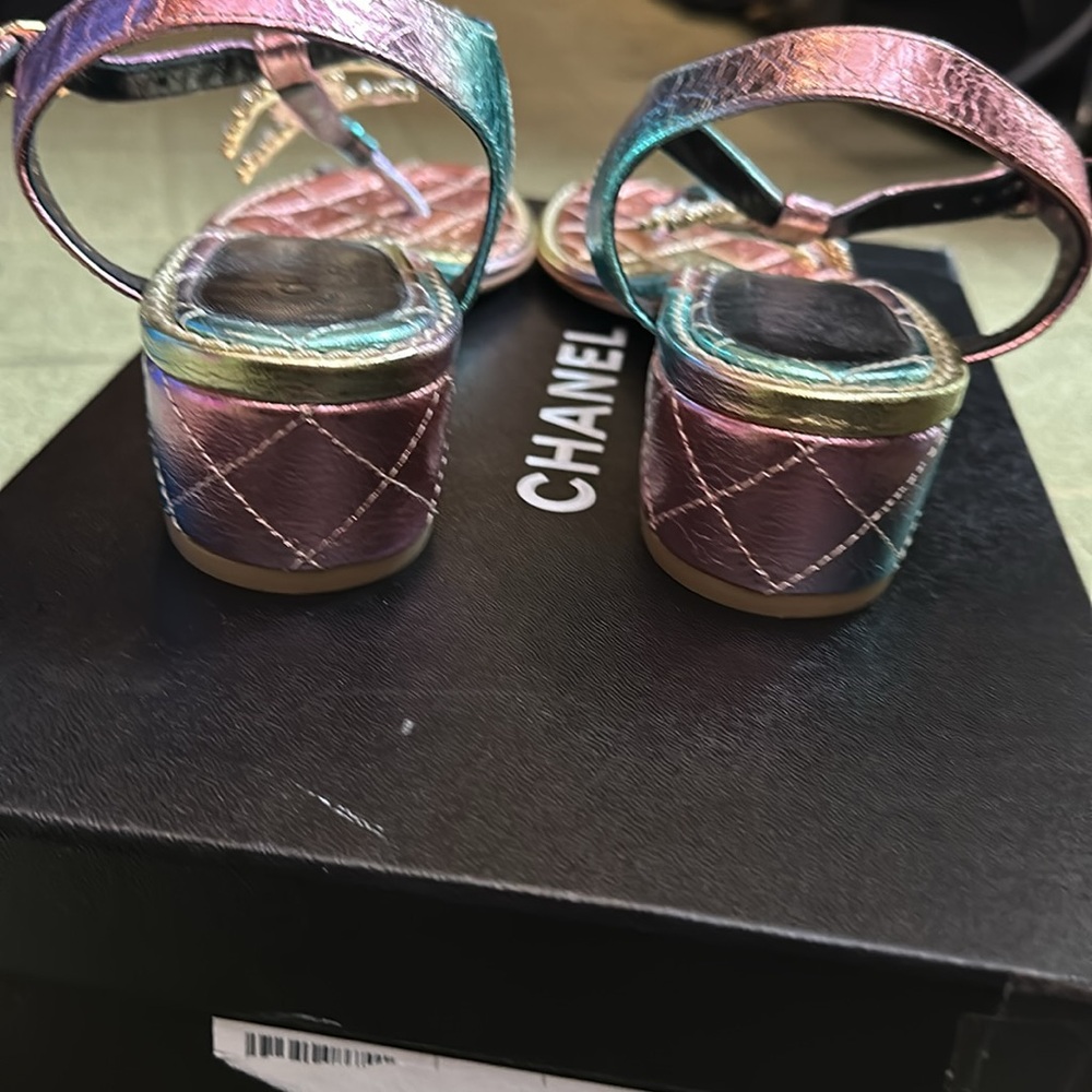 New Chanel Fantasy goatskin multic metallic with pearl CC center.  Full set - Picture 4 of 8